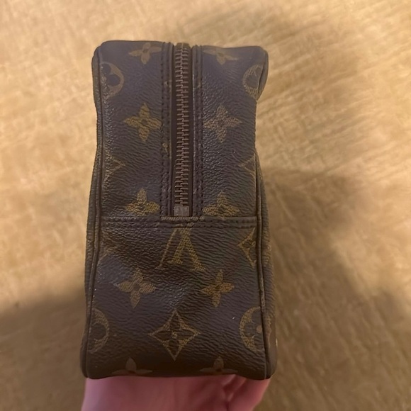 LV Monogram Trousse Toilette 28 - Picture 5 of 7